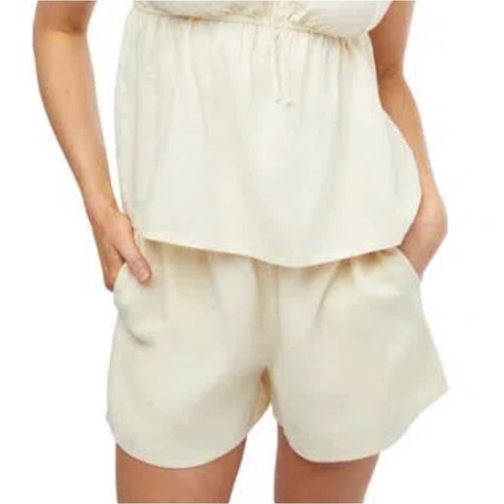 WEWOREWHAT Cream antique white linen blend  elastic pull on Shorts size medium